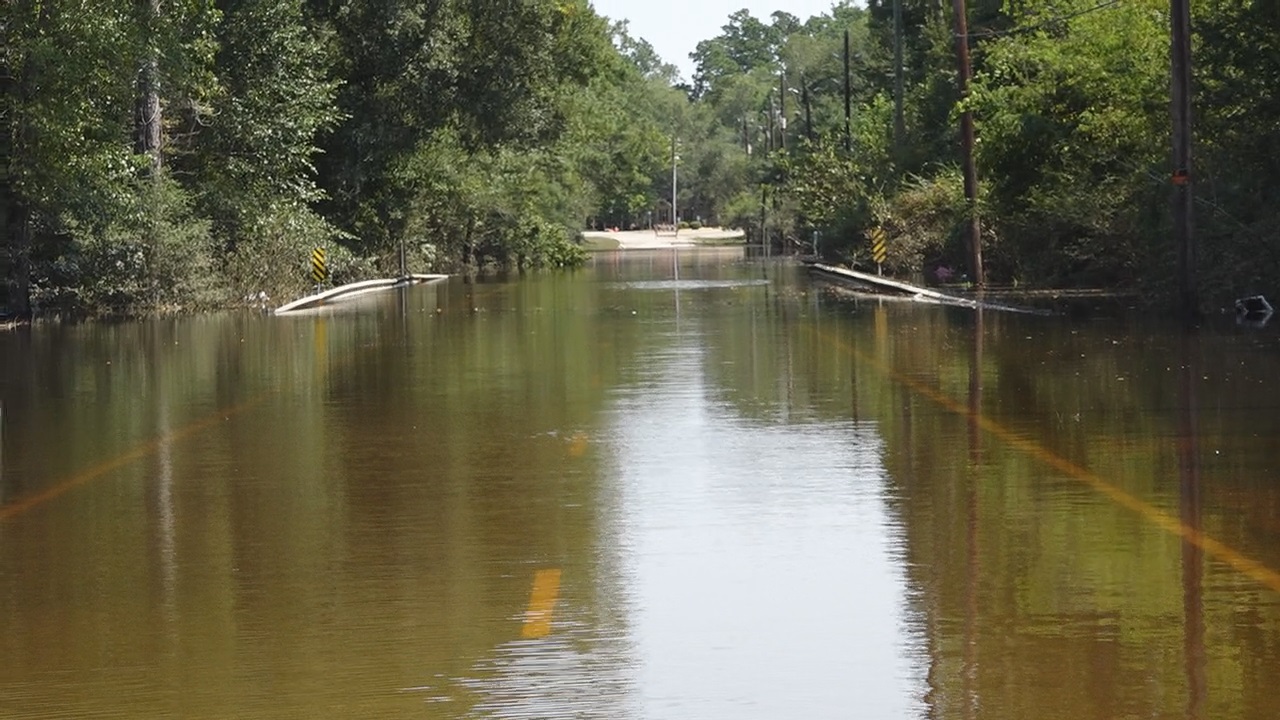 Lumberton residents begin to clean up homes off Keith road after Harvey